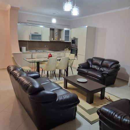 Alex Apartment Vlorë Esterno foto